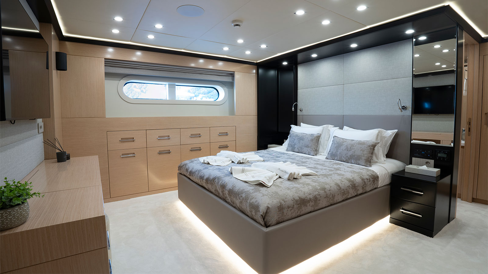 2023 Custom Built Princess Melda zu chartern (photo 6)