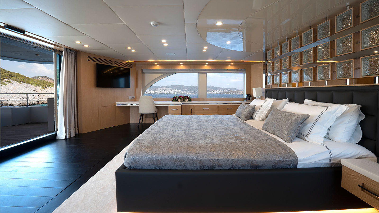2023 Custom Built Princess Melda zu chartern (photo 8)