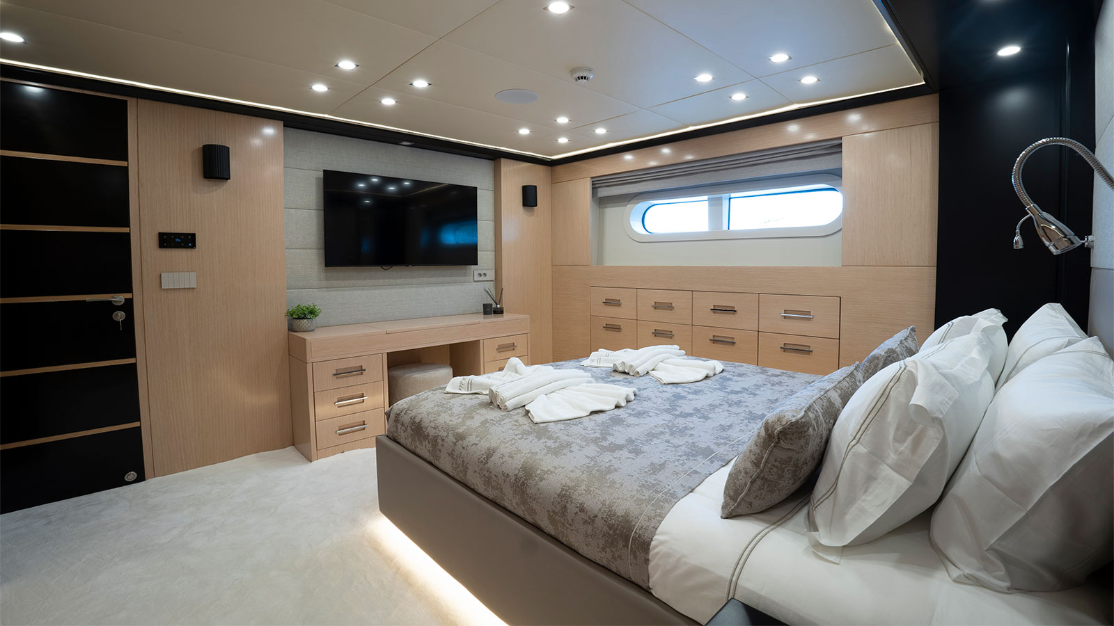2023 Custom Built Princess Melda zu chartern (photo 13)