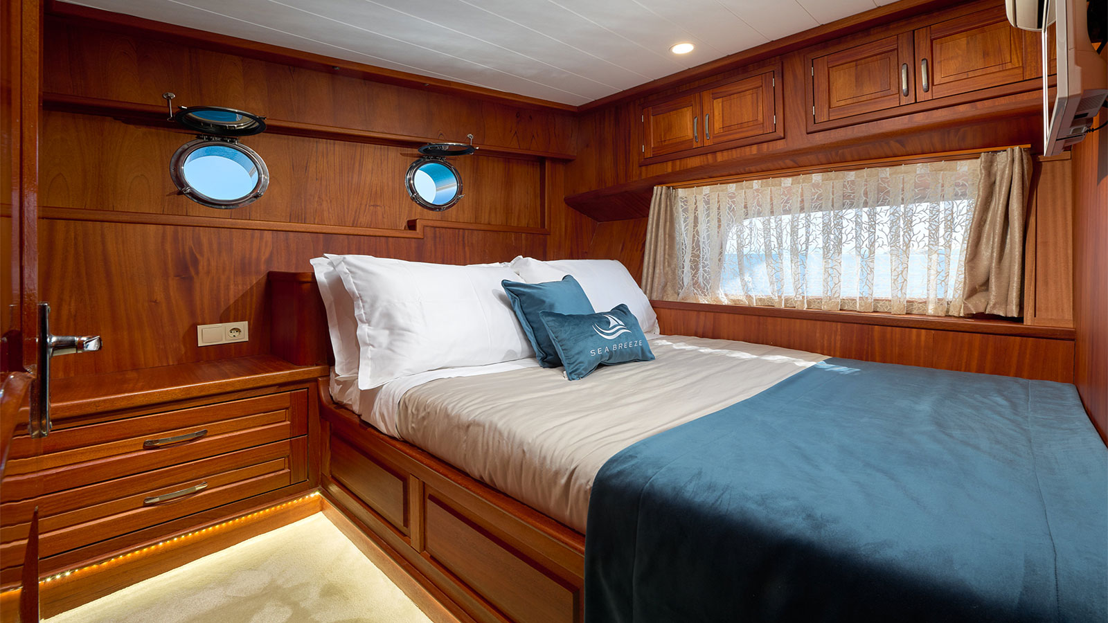 2018 Custom Built Sea Breeze te huur (photo 10)
