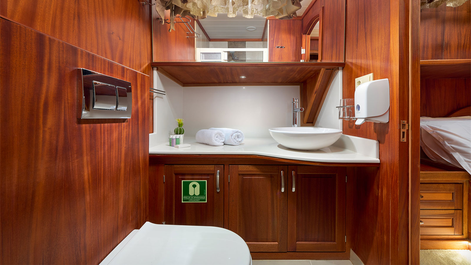 2018 Custom Built Sea Breeze te huur (photo 11)