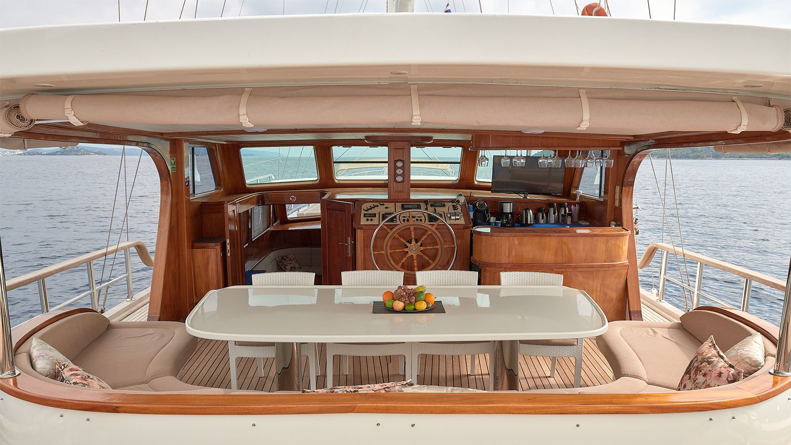2018 Custom Built Sea Breeze te huur (photo 18)