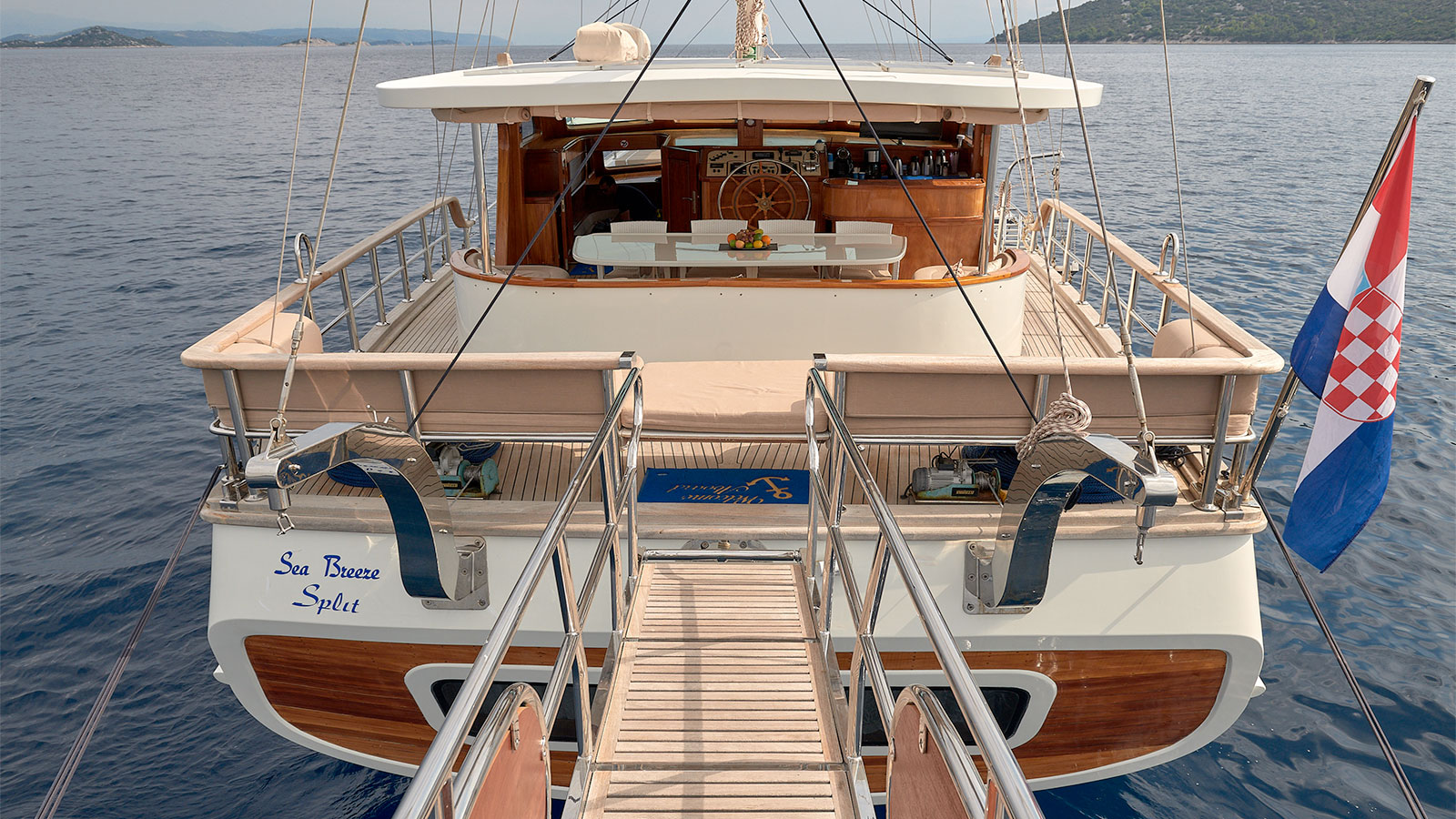 2018 Custom Built Sea Breeze te huur (photo 19)