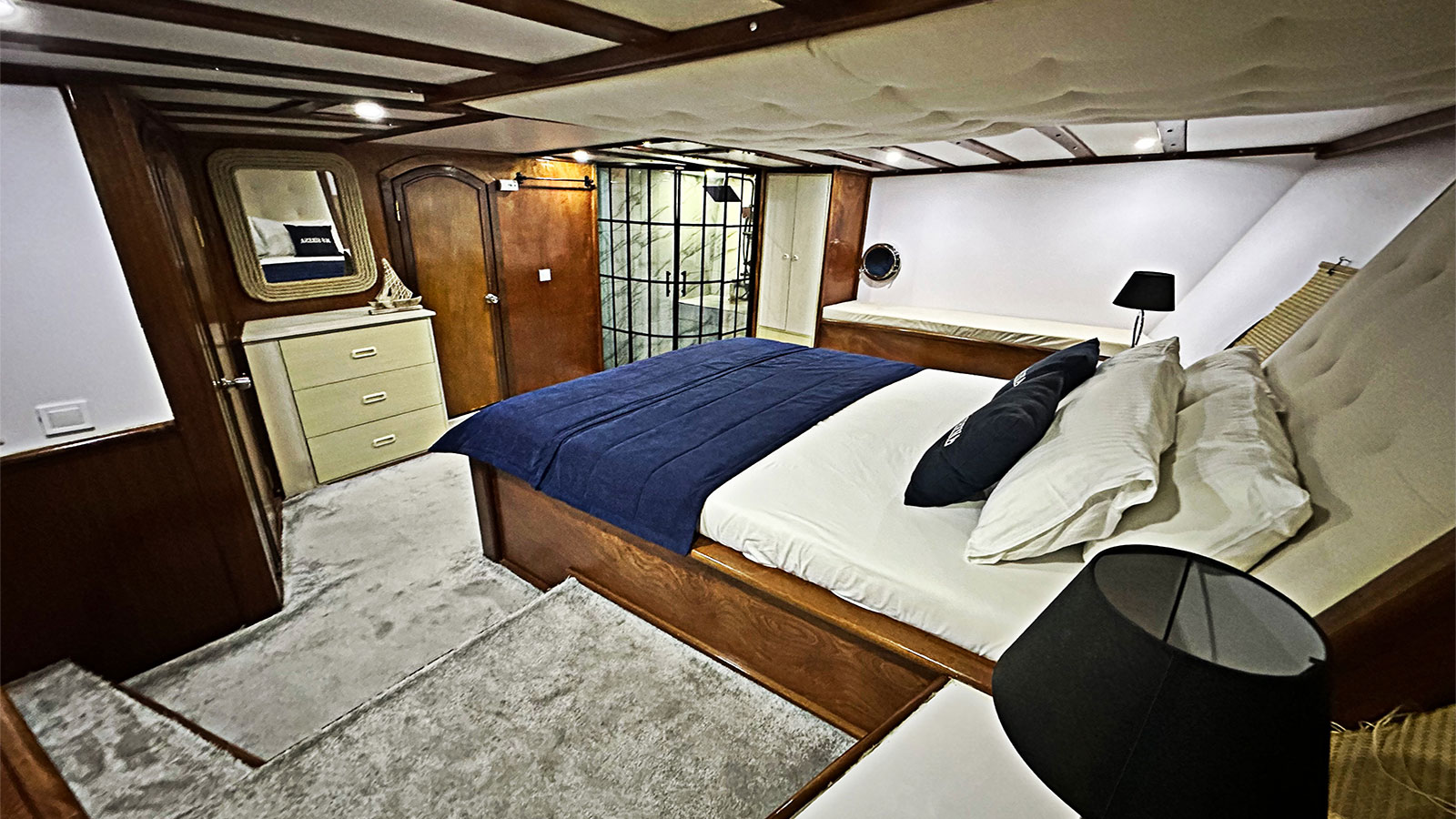2009 Custom Built Sirena na czarter (photo 13)