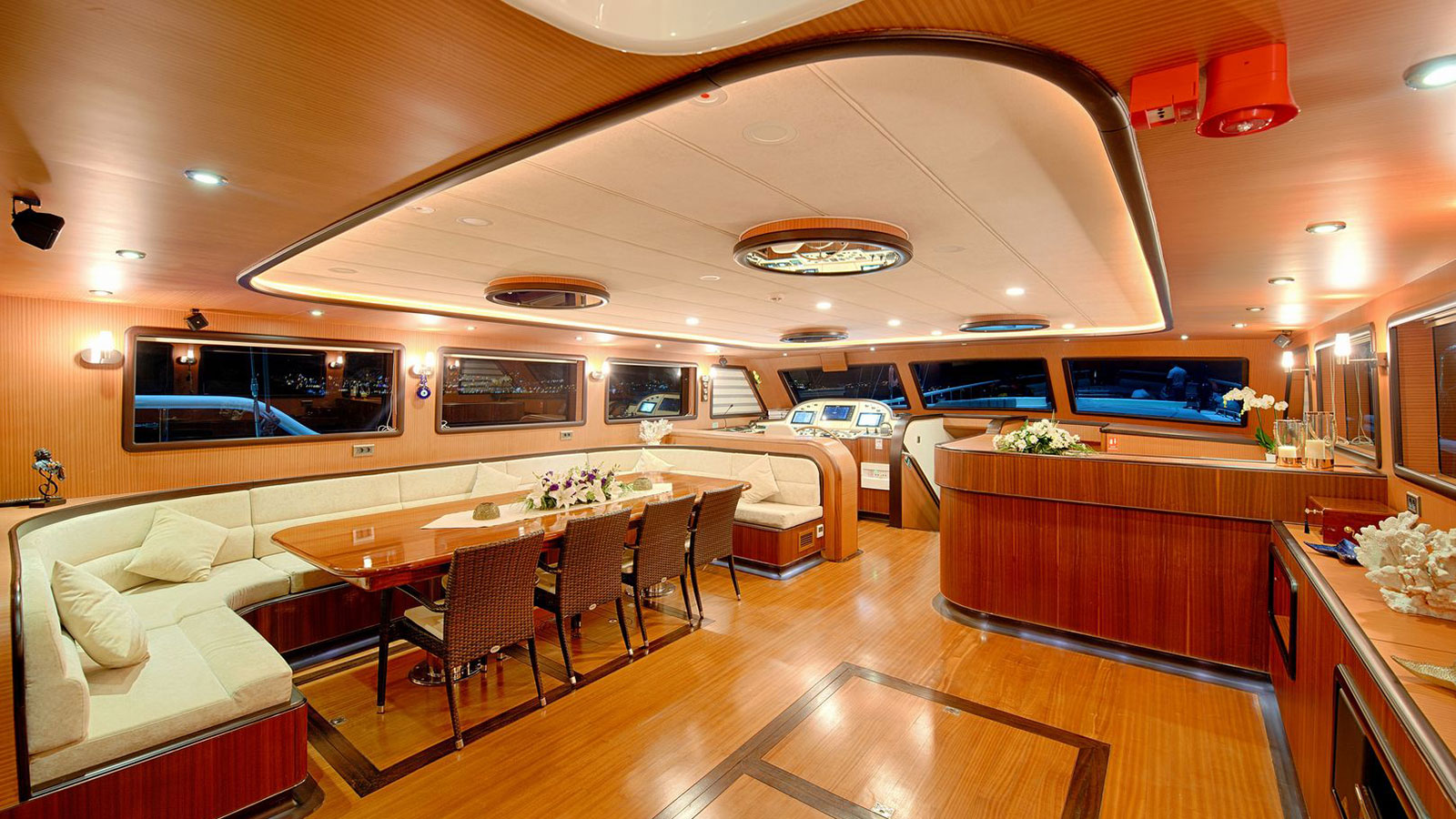 2019 Custom Built Queen of Salmakis te huur (photo 2)