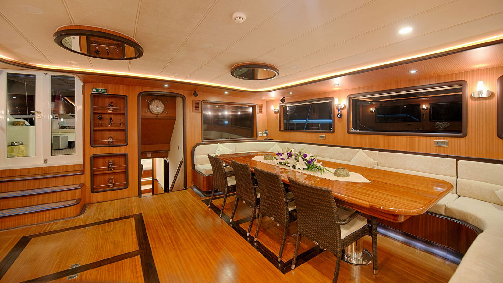 2019 Custom Built Queen of Salmakis te huur (photo 4)