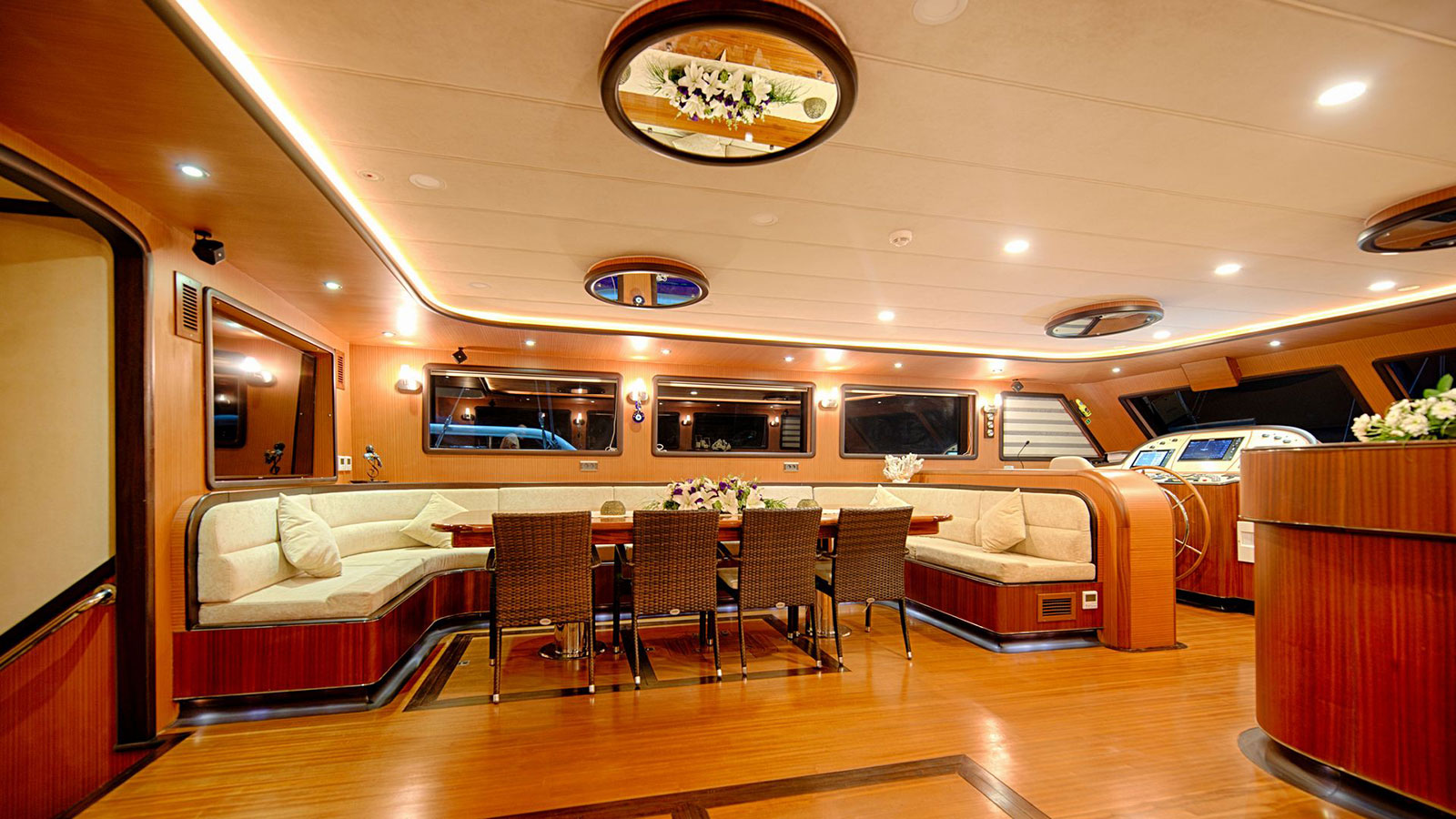 2019 Custom Built Queen of Salmakis te huur (photo 5)