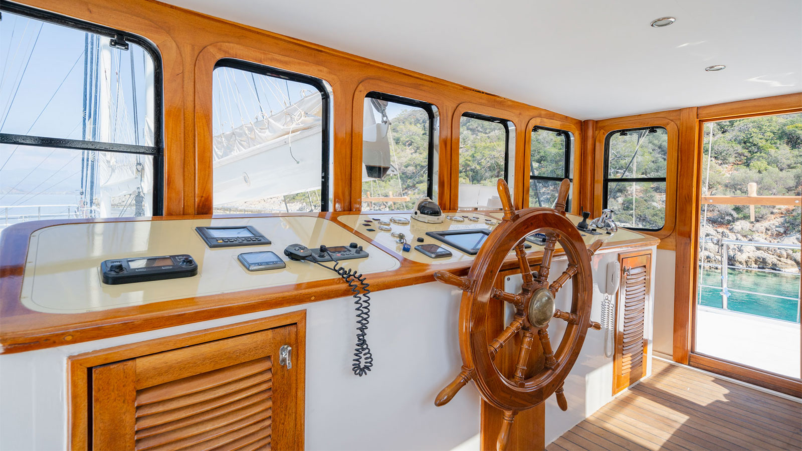 2013 Custom Built Admiral zu chartern (photo 5)