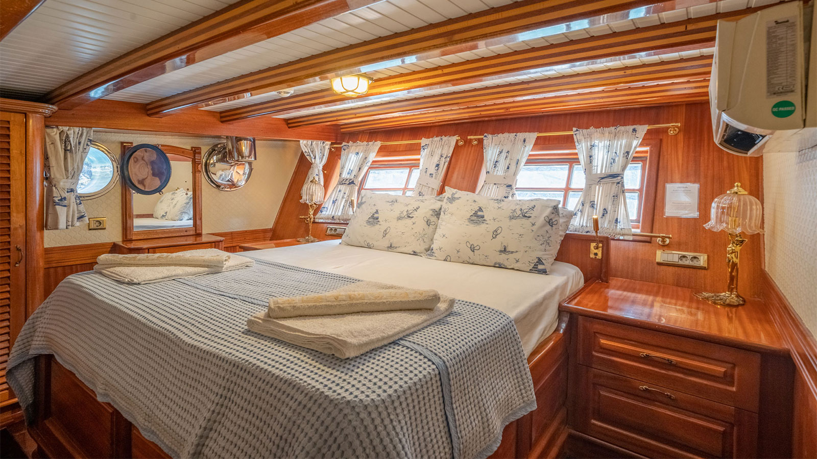 2013 Custom Built Admiral zu chartern (photo 6)