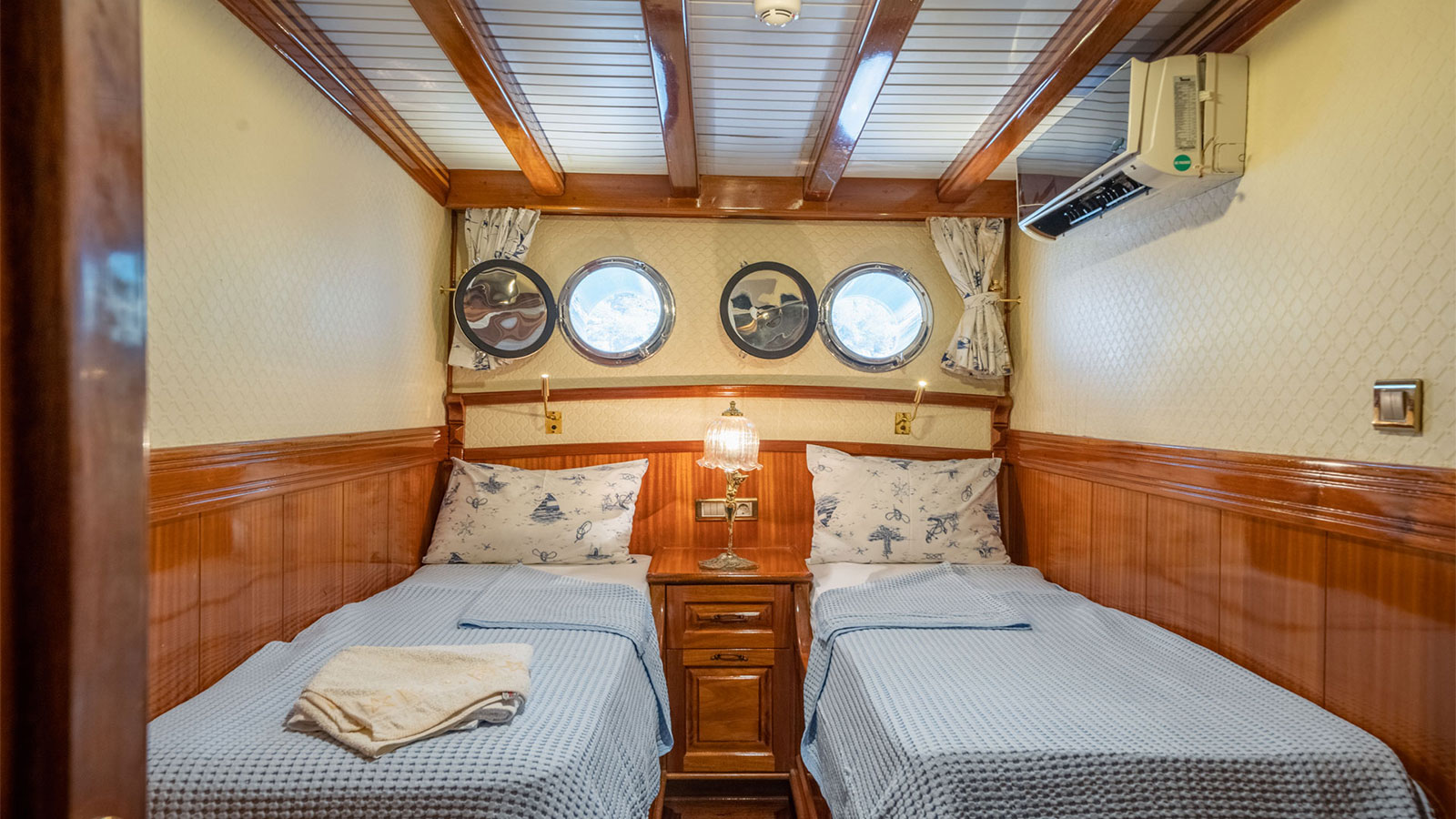 2013 Custom Built Admiral zu chartern (photo 9)