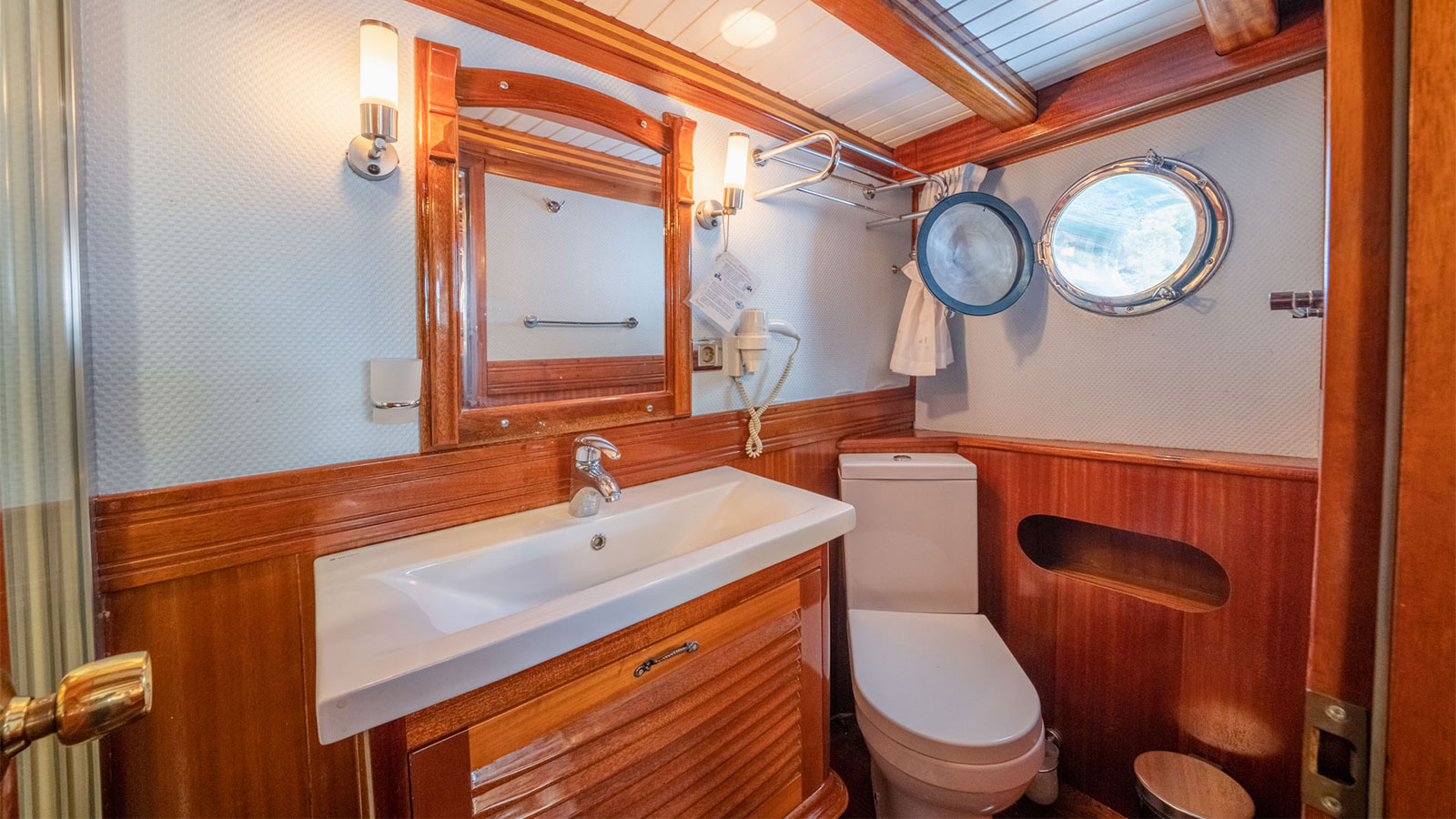 2013 Custom Built Admiral zu chartern (photo 13)