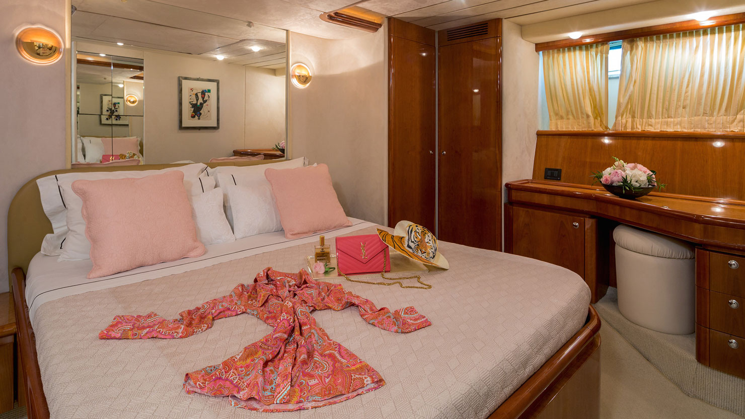 1999 Ferretti Meli na czarter (photo 11)