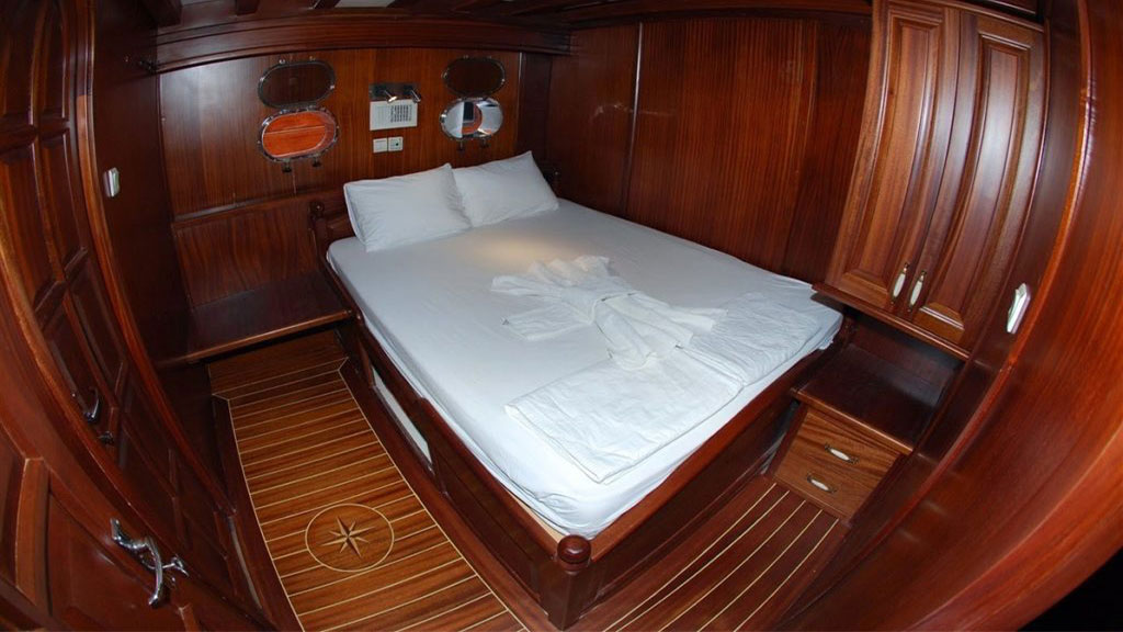 2003 Custom Built Sahinoglu 1 a noleggio (photo 7)