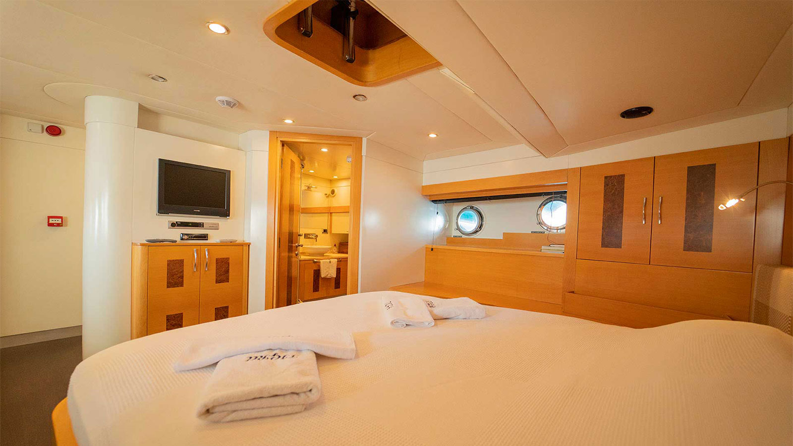 2008 Mastori Yachts Tigra for charter (photo 9)