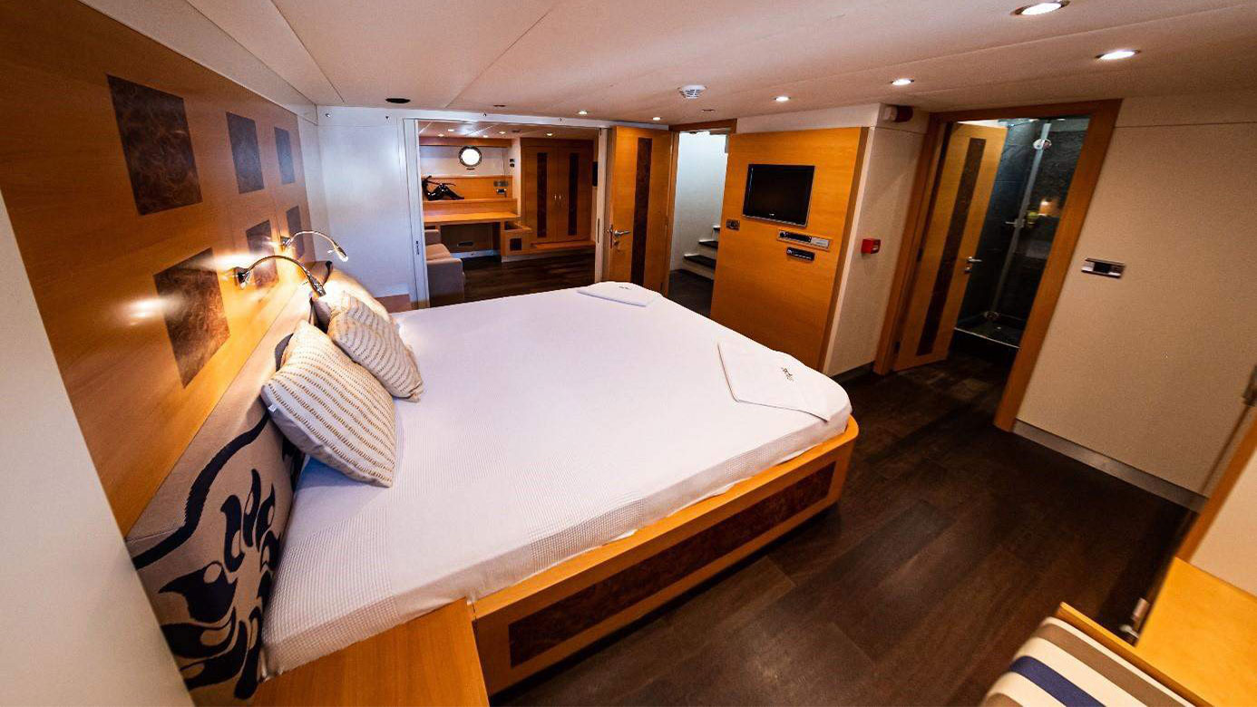 2008 Mastori Yachts Tigra for charter (photo 10)