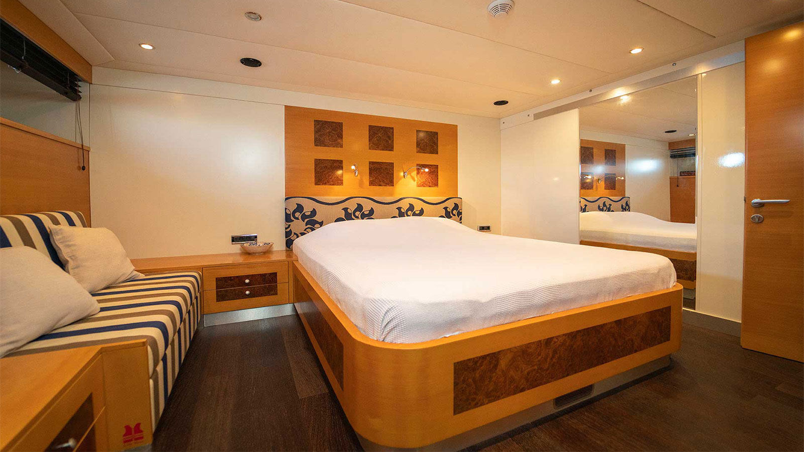 2008 Mastori Yachts Tigra for charter (photo 11)