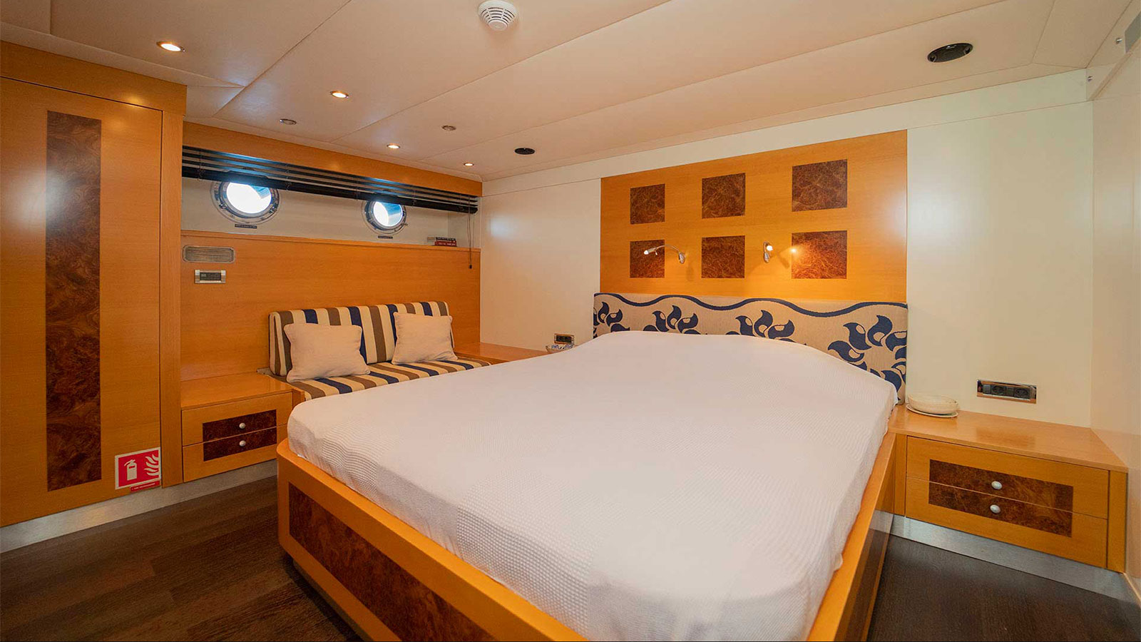 2008 Mastori Yachts Tigra for charter (photo 12)
