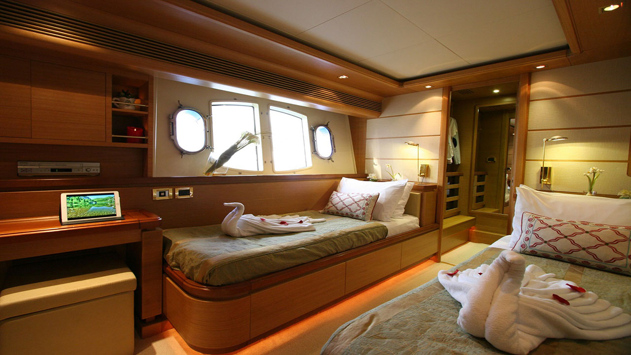 2006 Ferretti Pareakki à louer (photo 3)