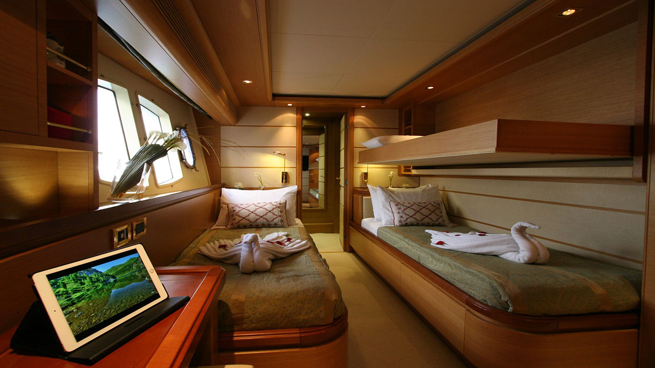 2006 Ferretti Pareakki à louer (photo 5)