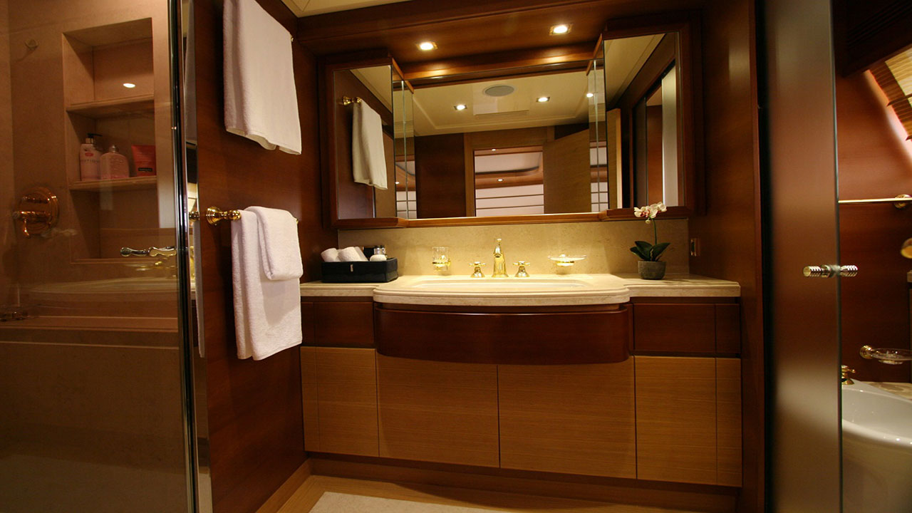 2006 Ferretti Pareakki à louer (photo 8)