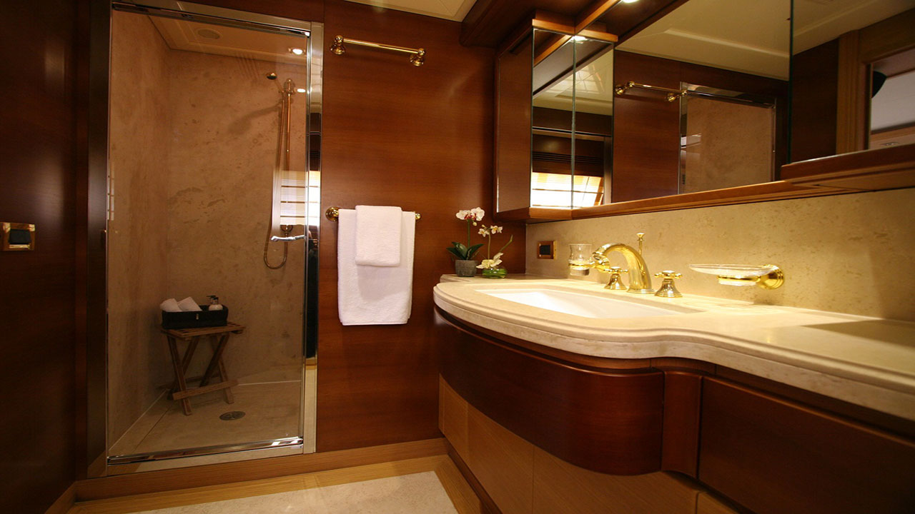 2006 Ferretti Pareakki à louer (photo 9)