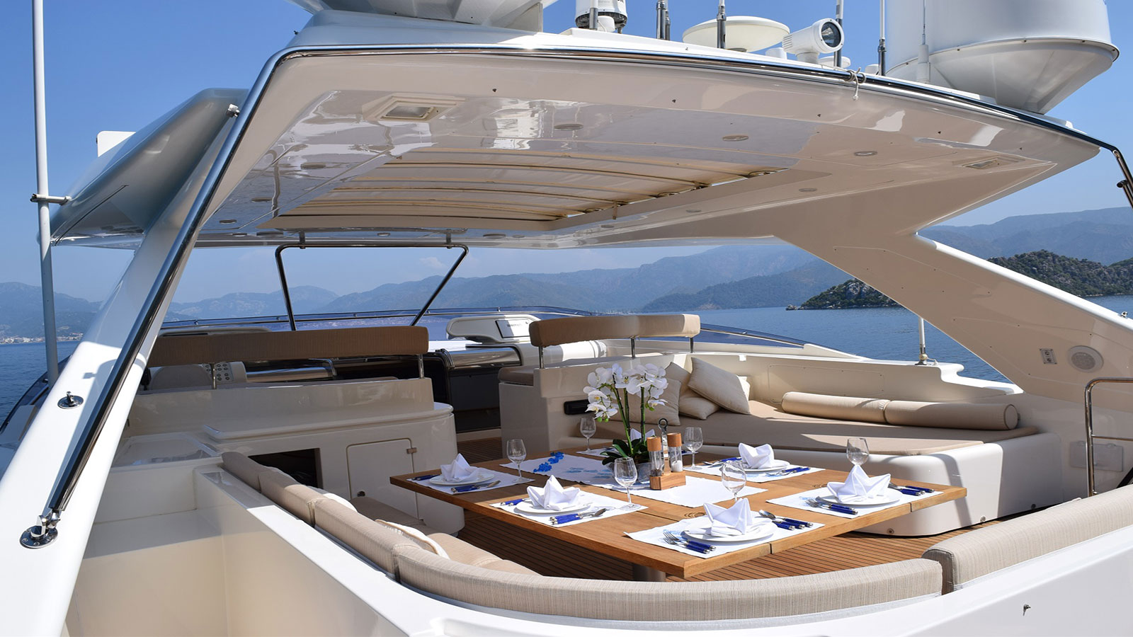 2006 Ferretti Pareakki à louer (photo 11)