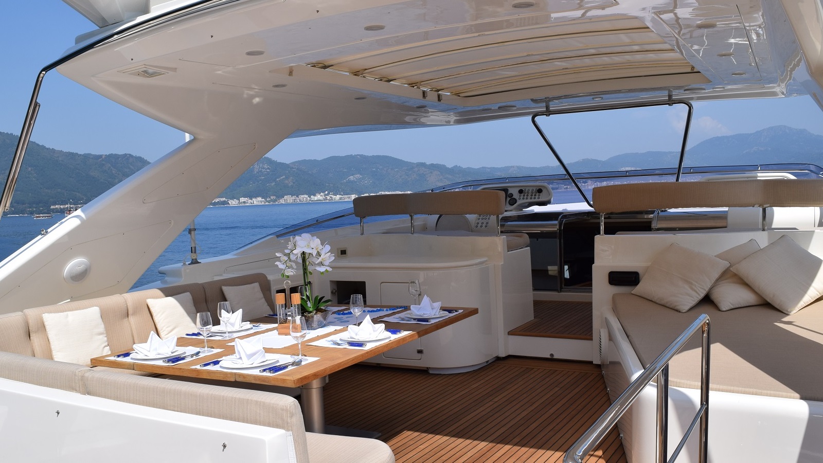 2006 Ferretti Pareakki à louer (photo 12)