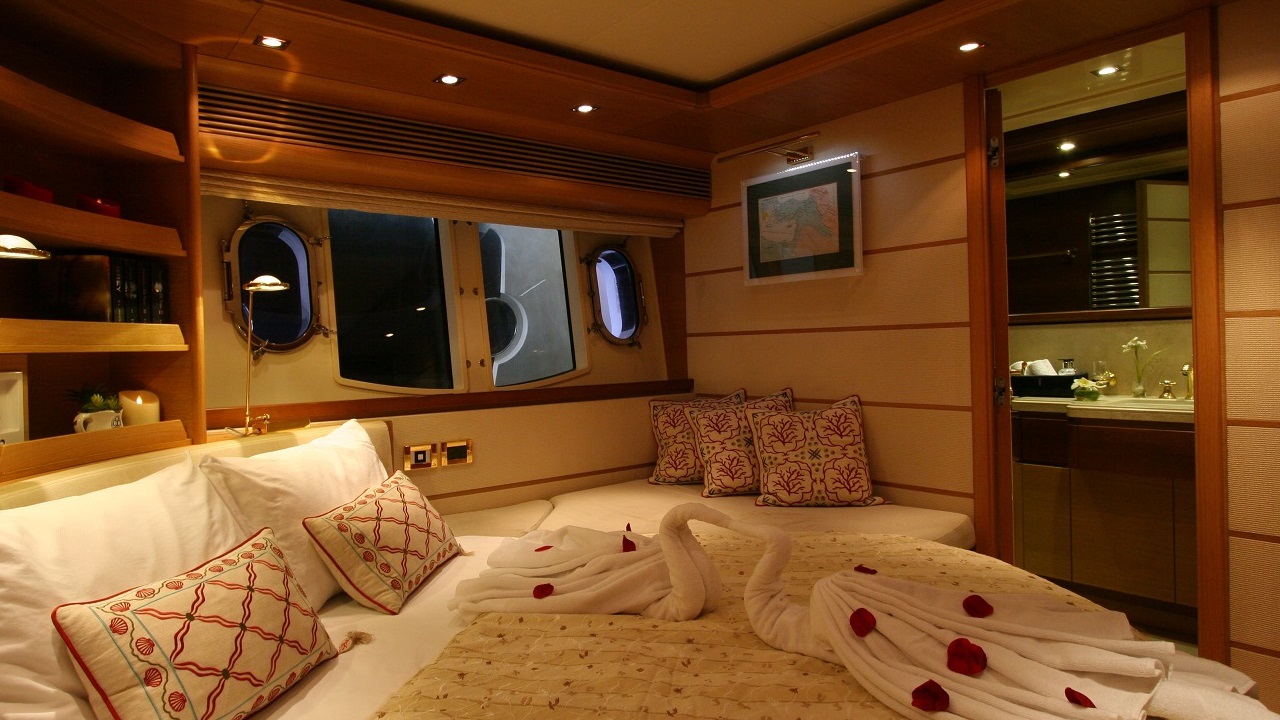 2006 Ferretti Pareakki à louer (photo 13)