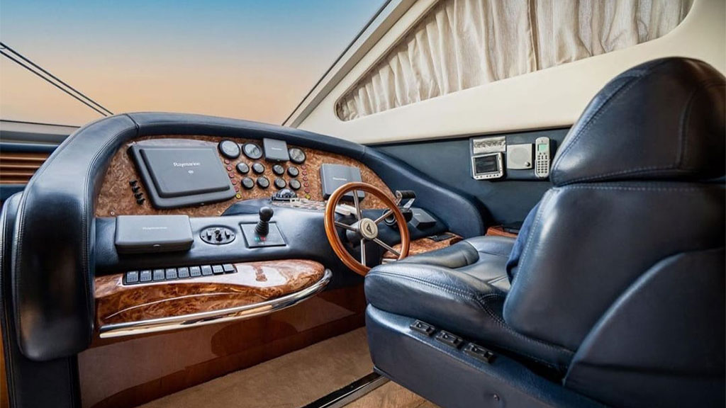 2002 Azimut 75 for charter (photo 6)