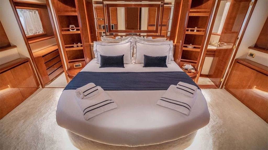 2002 Azimut 75 for charter (photo 9)