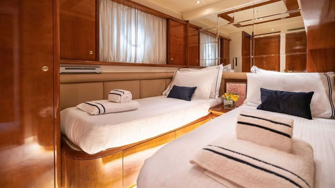 2002 Azimut 75 for charter (photo 10)