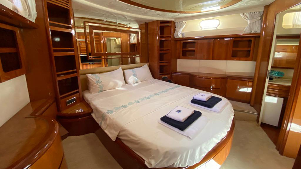 2002 Azimut 75 for charter (photo 12)