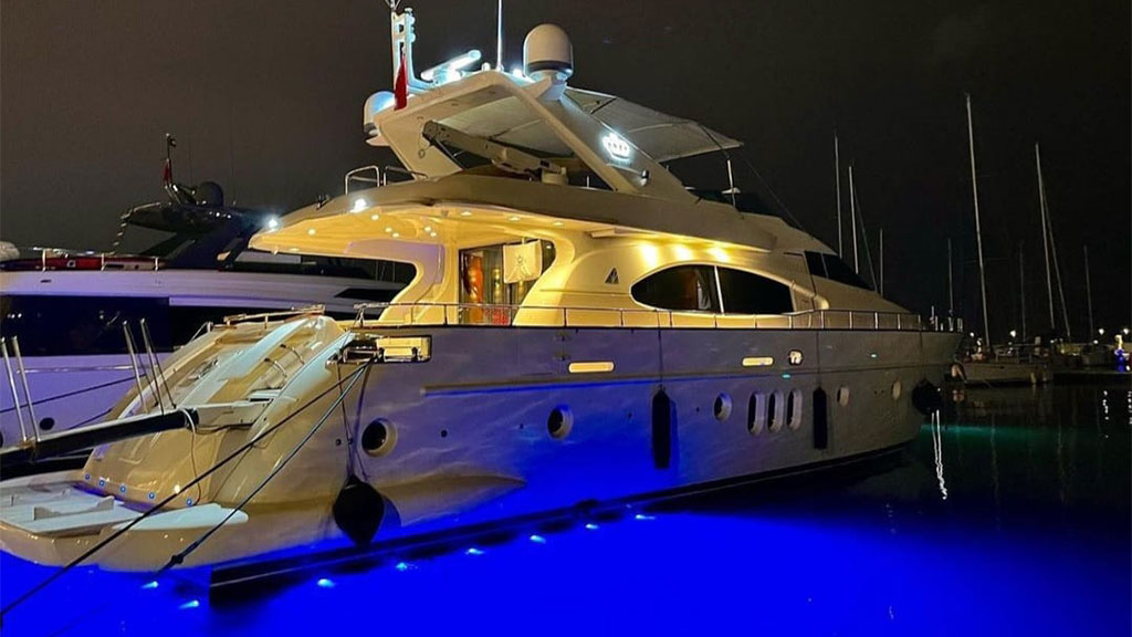 2002 Azimut 75 for charter (photo 21)