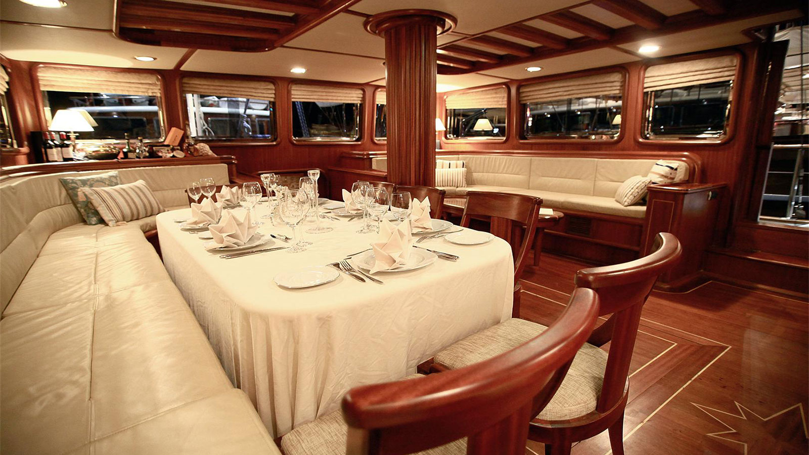 2002 Ozturhan Yachting Nurten A en alquiler (photo 4)