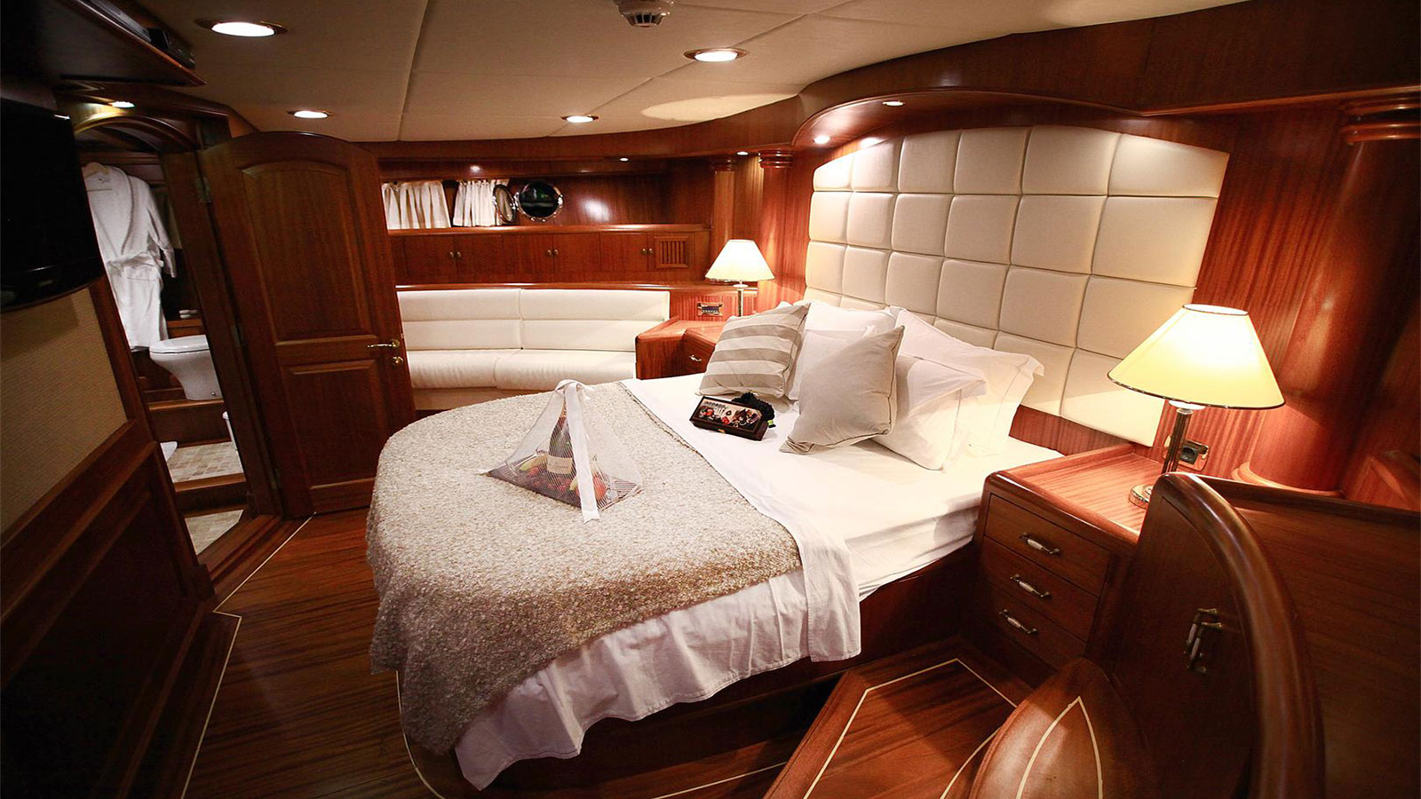 2002 Ozturhan Yachting Nurten A en alquiler (photo 8)