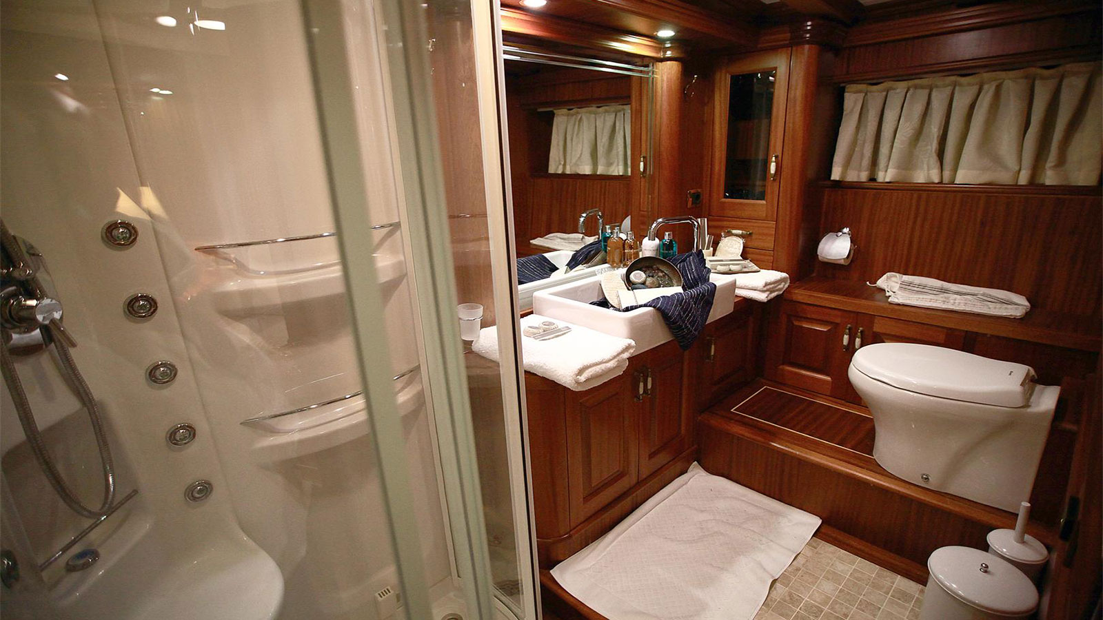 2002 Ozturhan Yachting Nurten A en alquiler (photo 13)