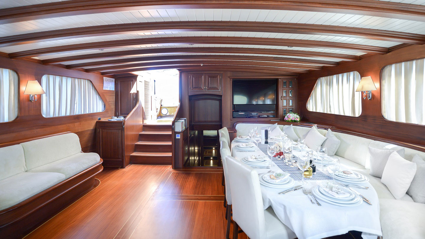 2007 Custom Built Lady Christa for charter (photo 2)