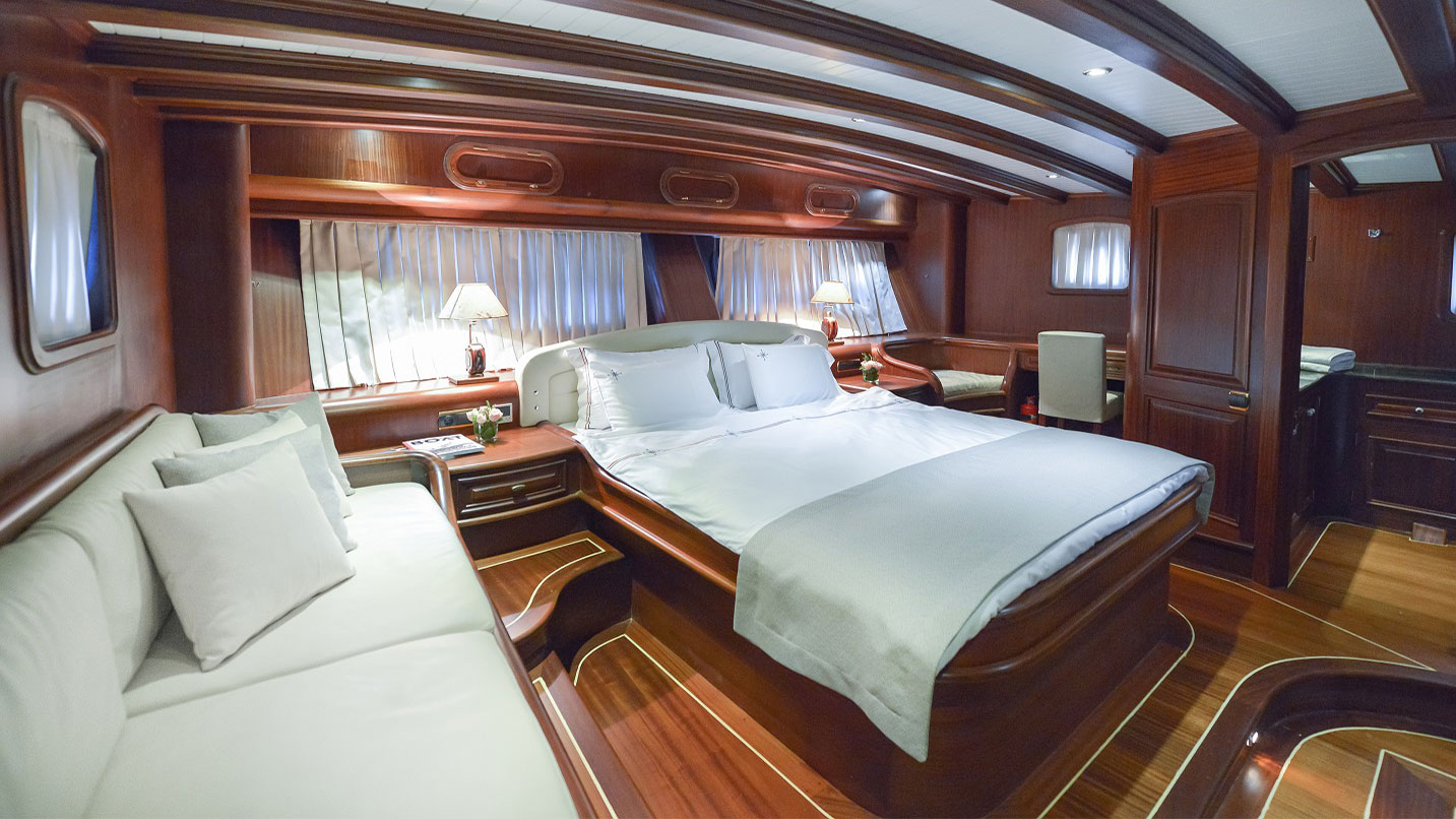 2007 Custom Built Lady Christa for charter (photo 5)