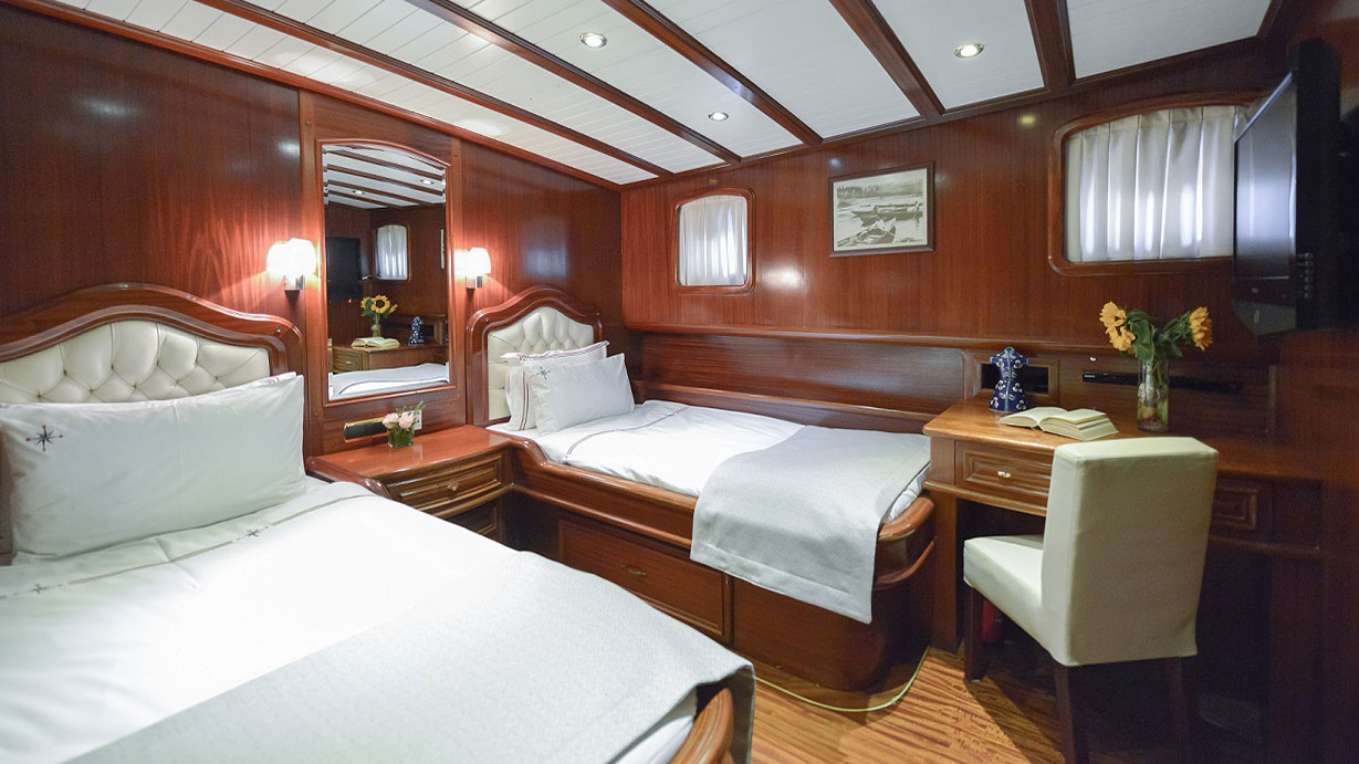 2007 Custom Built Lady Christa for charter (photo 6)