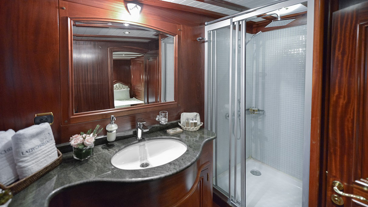 2007 Custom Built Lady Christa for charter (photo 8)