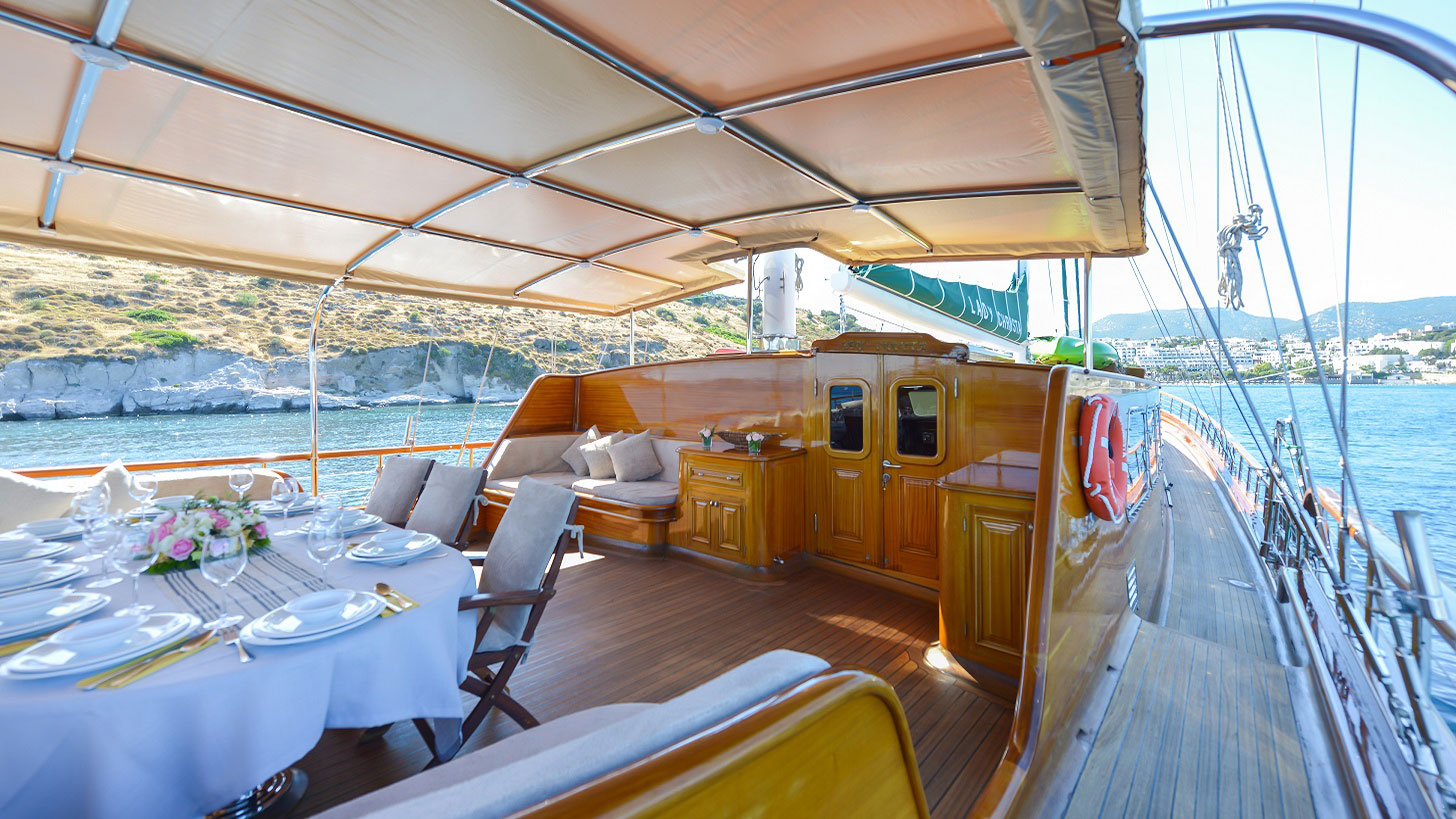 2007 Custom Built Lady Christa for charter (photo 10)