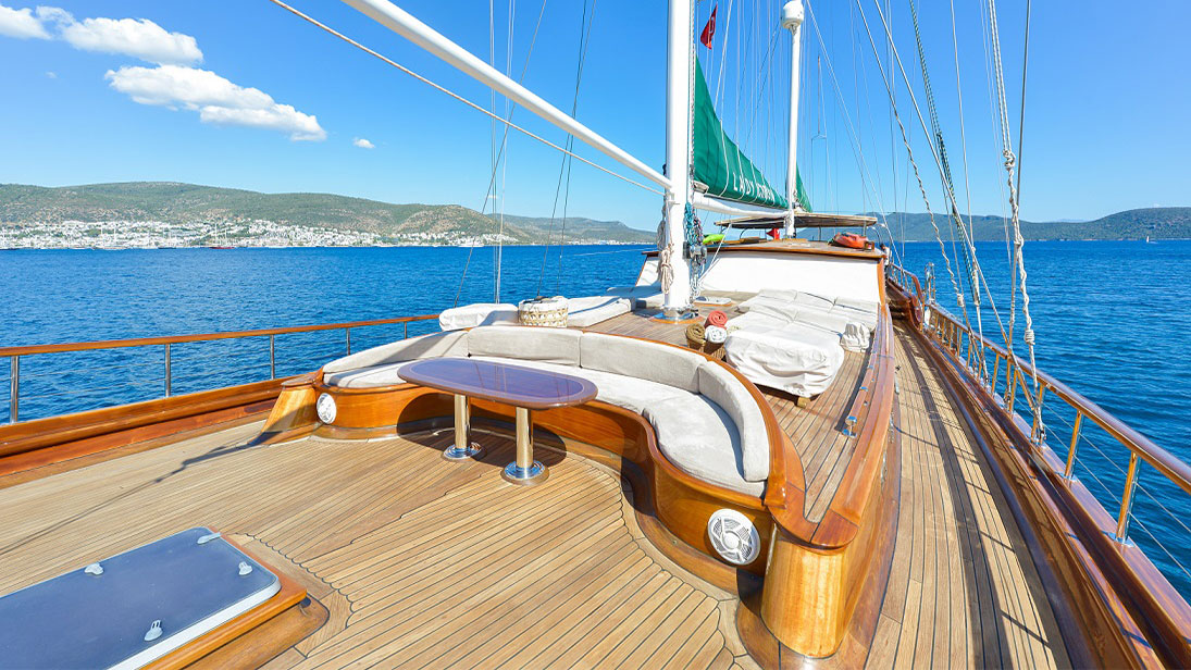 2007 Custom Built Lady Christa for charter (photo 14)