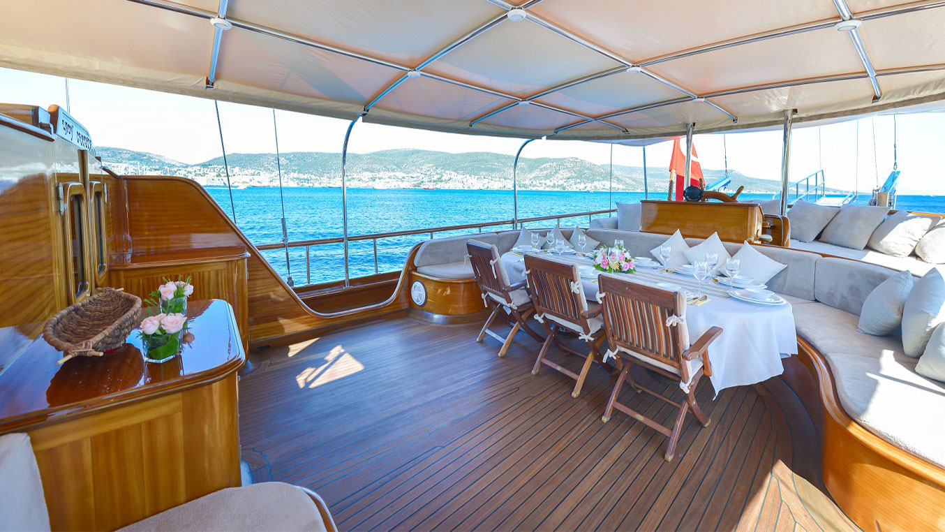 2007 Custom Built Lady Christa for charter (photo 15)