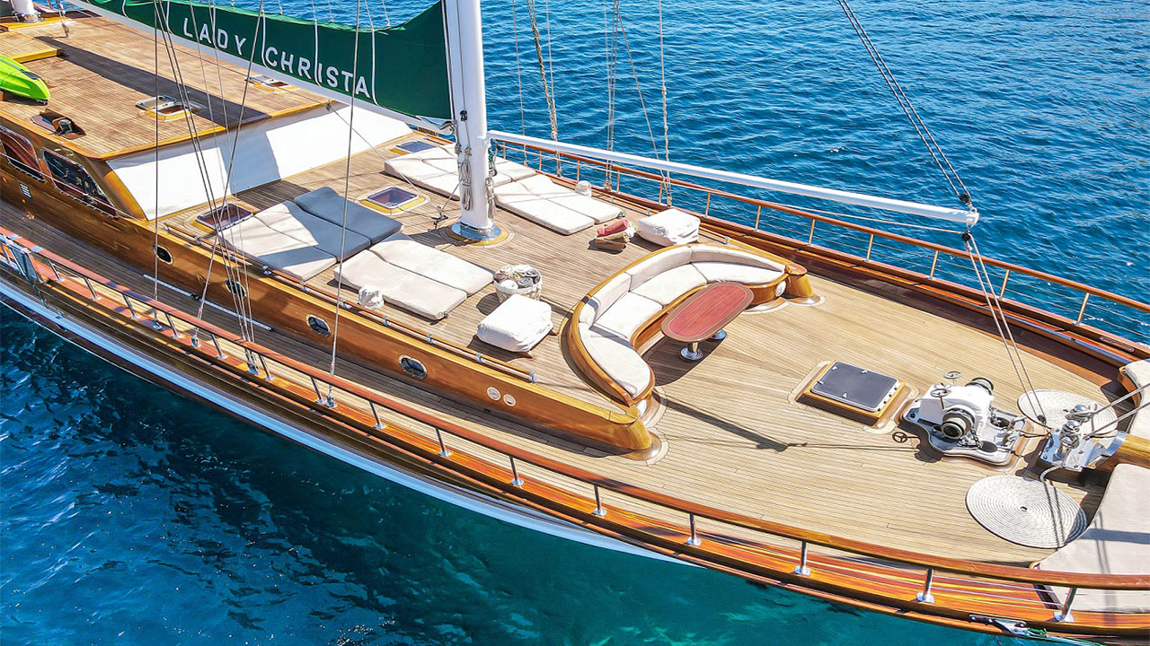 2007 Custom Built Lady Christa for charter (photo 17)