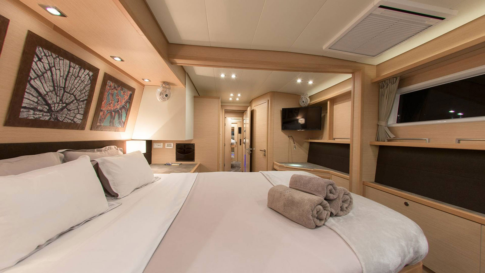 2016 Lagoon 560 for charter (photo 11)