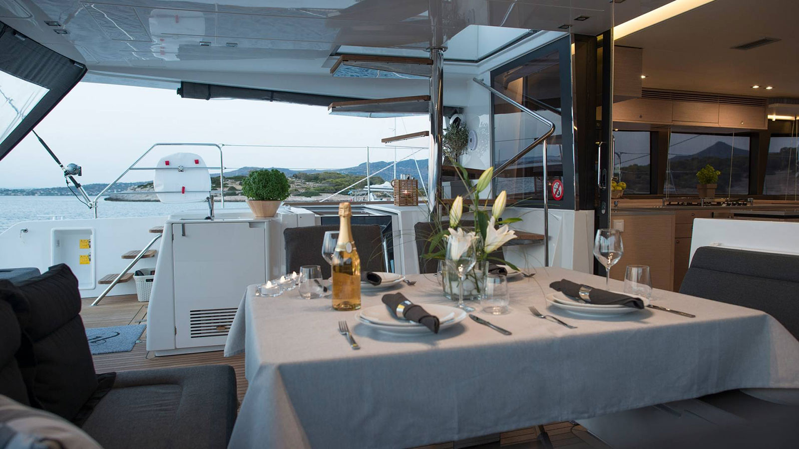 2016 Lagoon 560 for charter (photo 14)