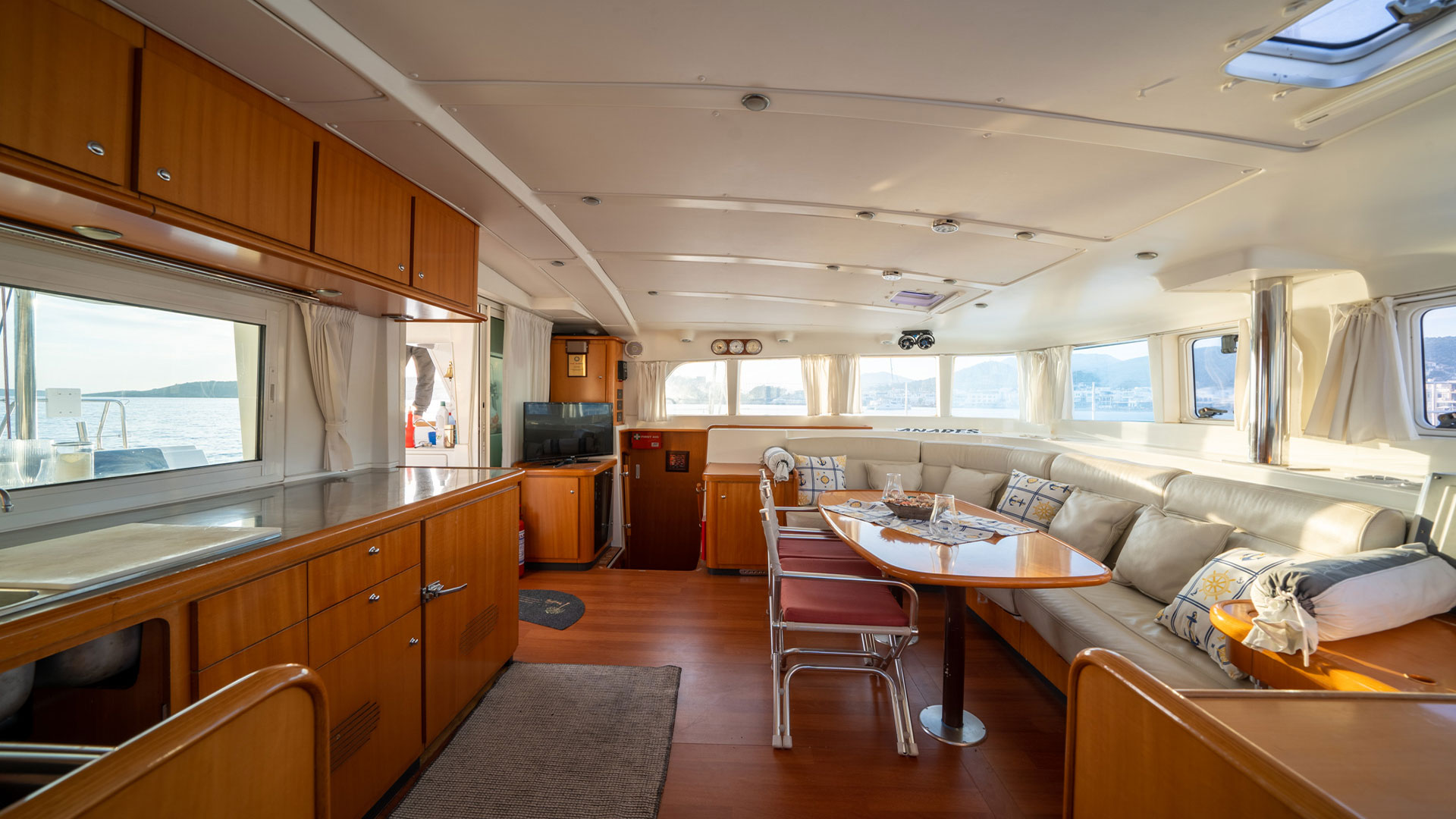 2005 Lagoon 440 para fretamento (photo 3)