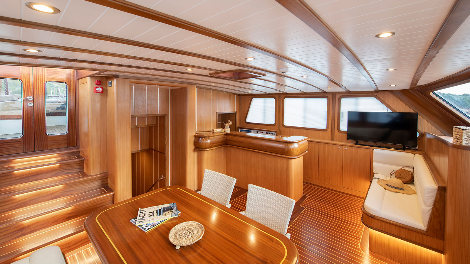 2022 Custom Built Gozdem The One for charter (photo 4)