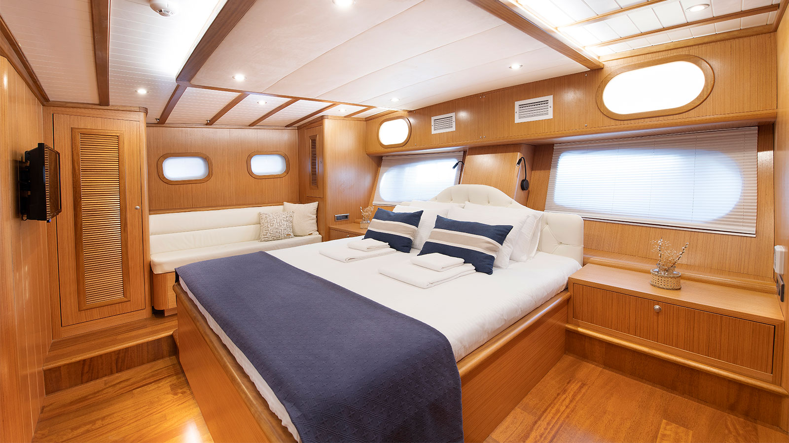 2022 Custom Built Gozdem The One for charter (photo 9)