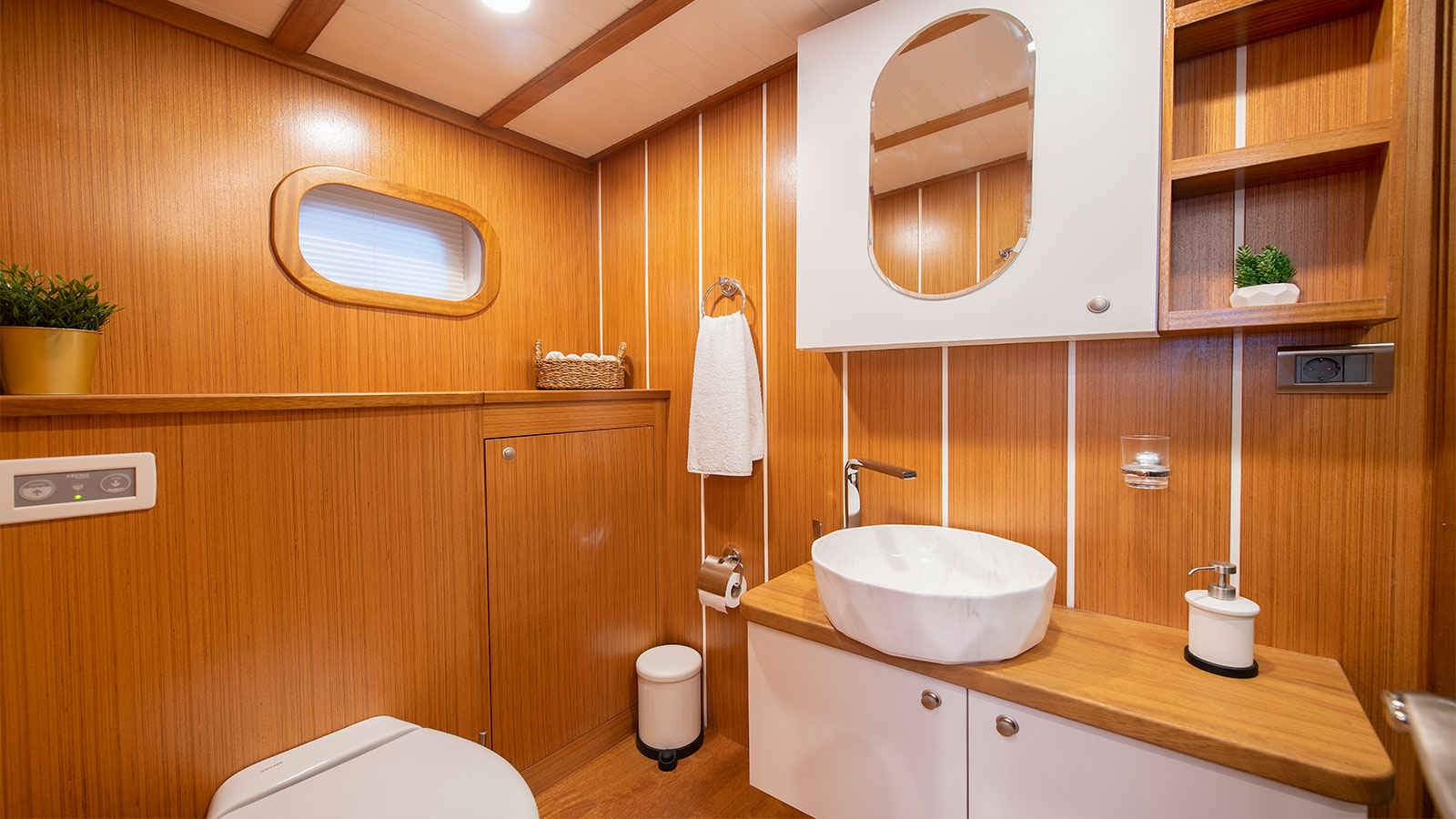 2022 Custom Built Gozdem The One for charter (photo 16)